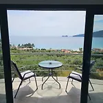 Black Goat Apartament *