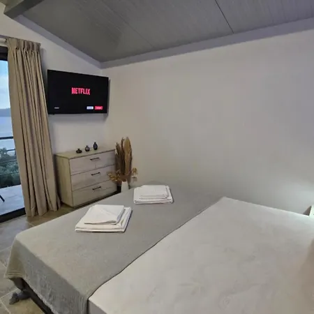 Black Goat Appartement Chrysi Ammoudia